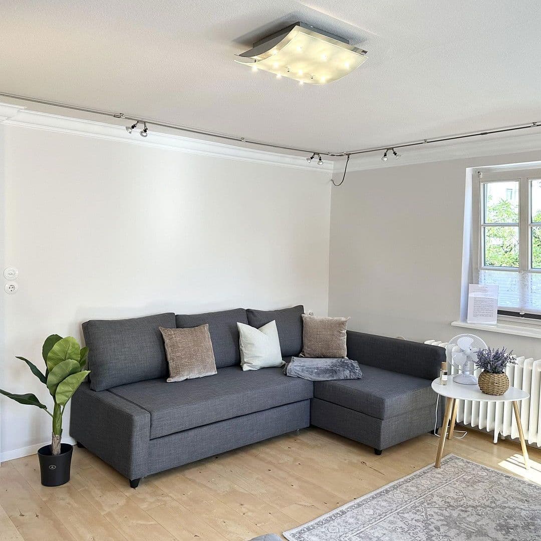 Pronájem bytu 2+1 43 m², Stuttgart, Bádensko-Württembersko Pronájem bytu 2+1 43 m², Stuttgart, Bádensko-Württembersko