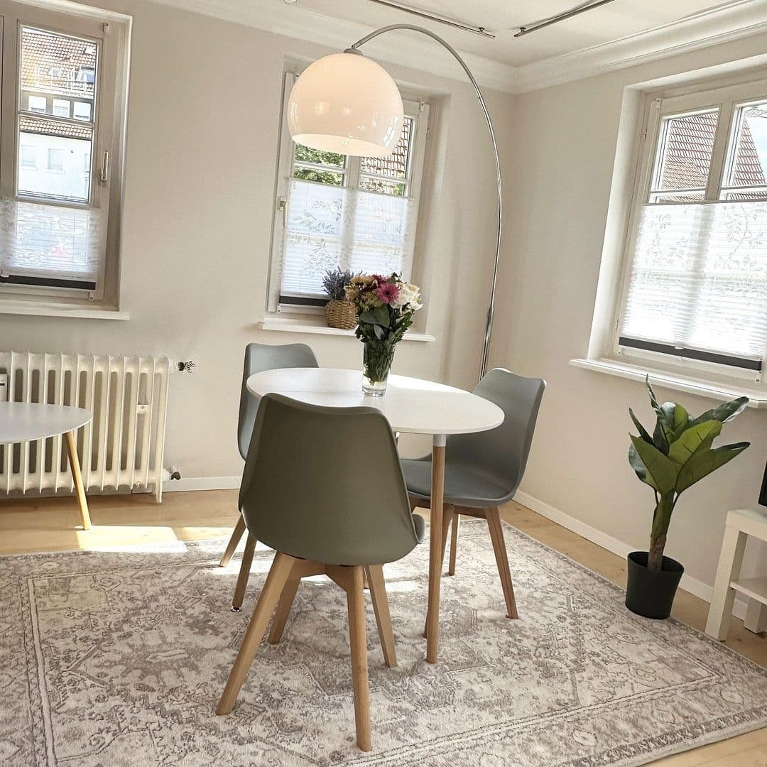 Pronájem bytu 2+1 43 m², Stuttgart, Bádensko-Württembersko Pronájem bytu 2+1 43 m², Stuttgart, Bádensko-Württembersko