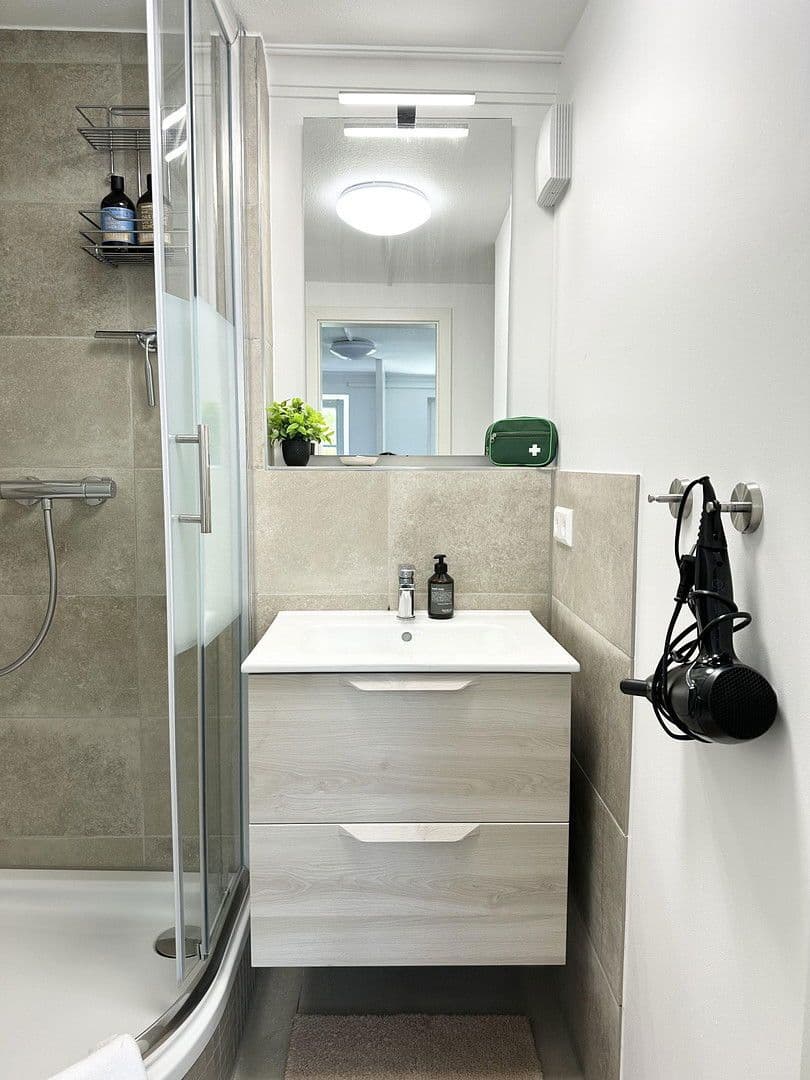 Pronájem bytu 2+1 43 m², Stuttgart, Bádensko-Württembersko Pronájem bytu 2+1 43 m², Stuttgart, Bádensko-Württembersko