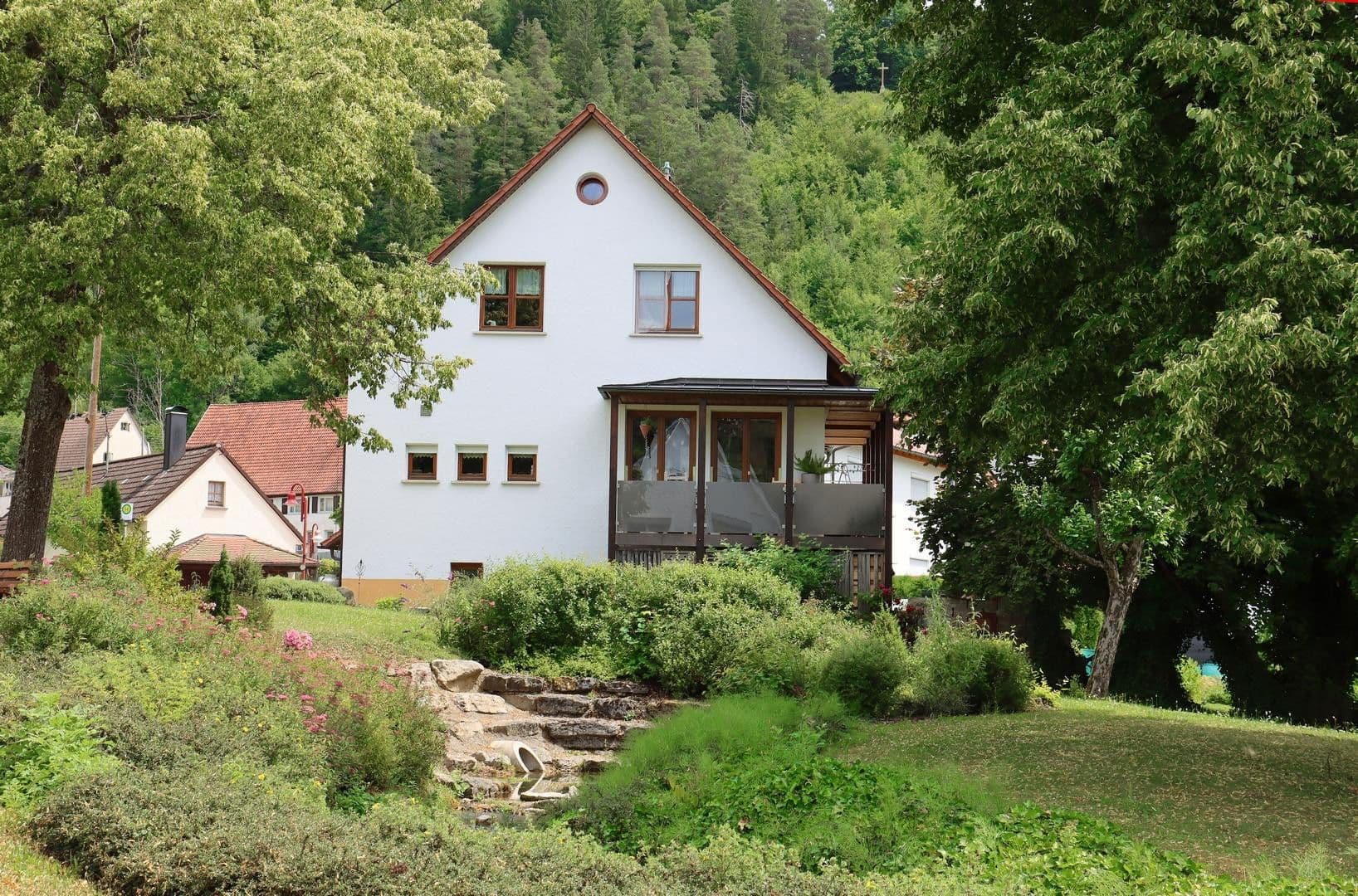 Prodej domu 210 m², pozemek 1.295 m², Reichenbach am Heuberg, Bádensko-Württembersko Prodej domu 210 m², pozemek 1.295 m², Reichenbach am Heuberg, Bádensko-Württembersko