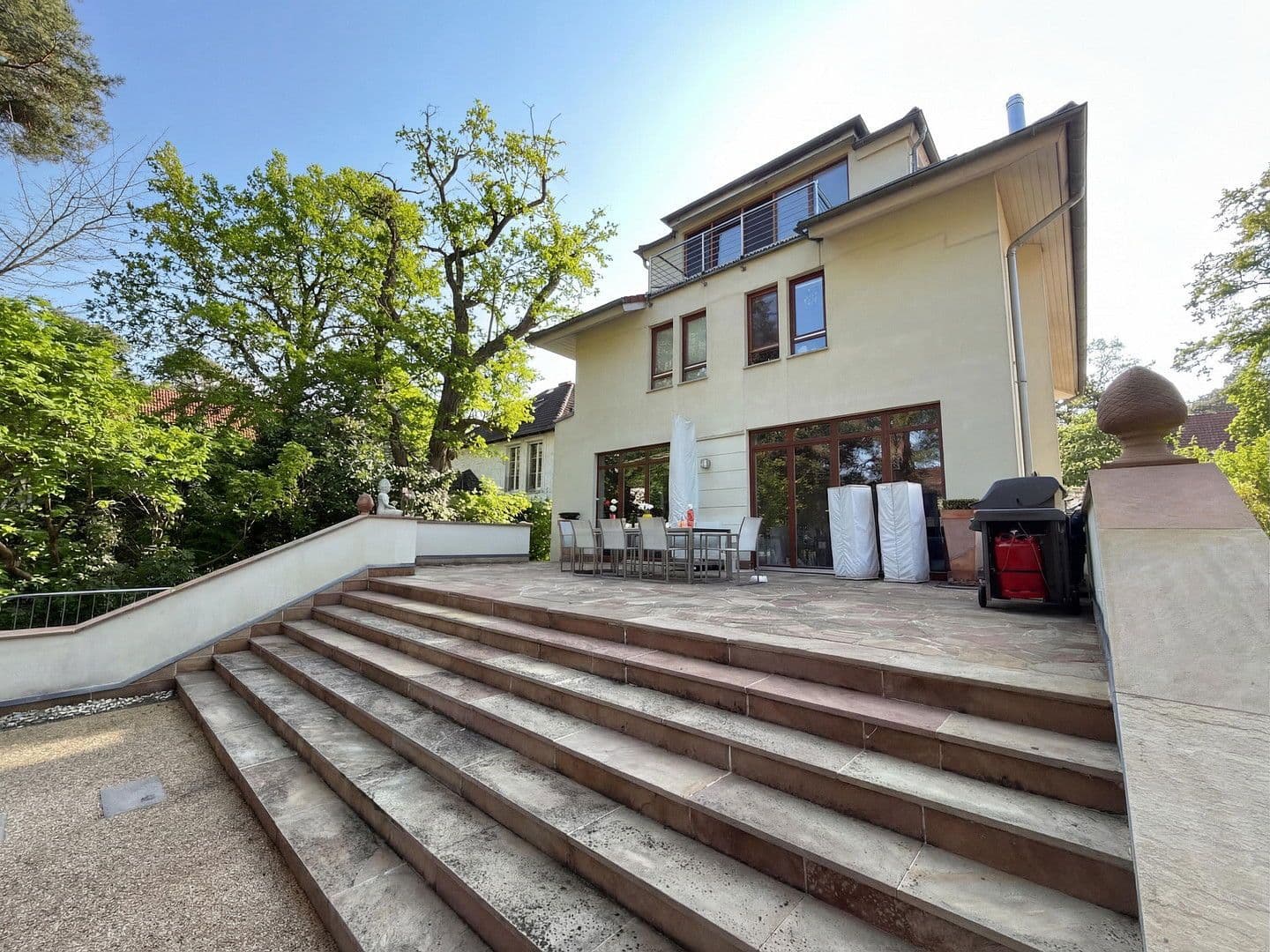 Prodej domu 233 m², pozemek 920 m², Berlin, Berlín Prodej domu 233 m², pozemek 920 m², Berlin, Berlín