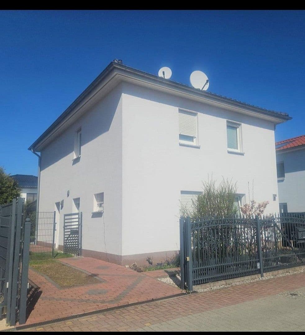 Pronájem domu 140 m², pozemek 400 m², Berlin, Berlín Pronájem domu 140 m², pozemek 400 m², Berlin, Berlín