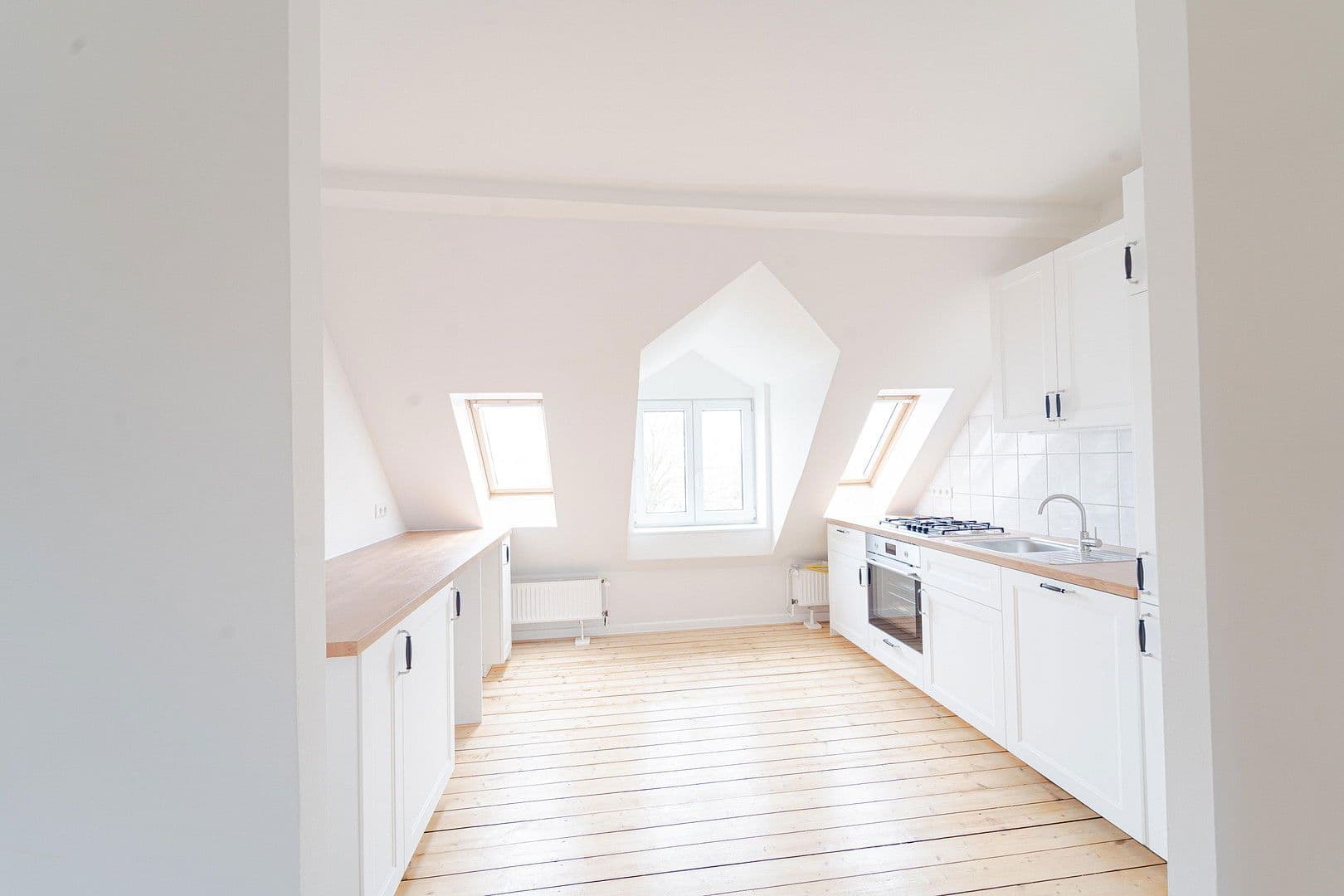 Prodej bytu 3+1 70 m², Schwartauer Allee 121, Lübeck, Šlesvicko-Holštýnsko Prodej bytu 3+1 70 m², Schwartauer Allee 121, Lübeck, Šlesvicko-Holštýnsko