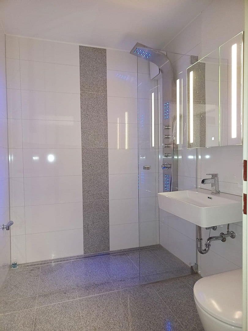 Pronájem bytu 1+kk 38 m², Zum Hofgut 1, Konstanz, Bádensko-Württembersko Pronájem bytu 1+kk 38 m², Zum Hofgut 1, Konstanz, Bádensko-Württembersko