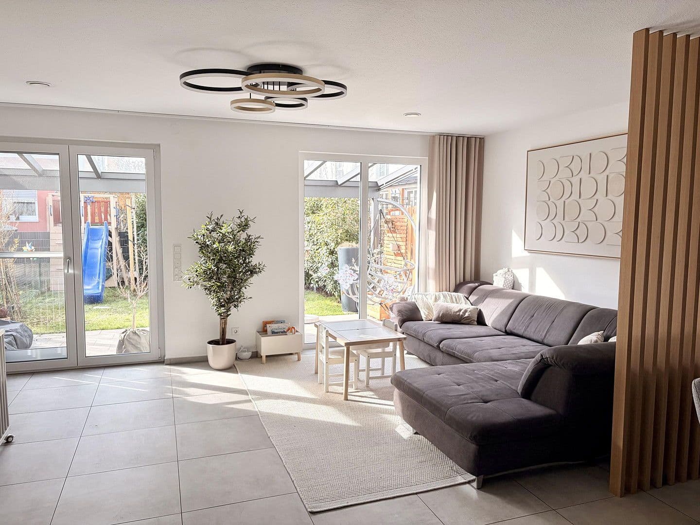 Prodej domu 163 m², pozemek 165 m², Adelsdorf, Bavorsko Prodej domu 163 m², pozemek 165 m², Adelsdorf, Bavorsko