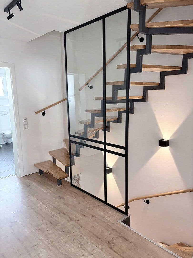 Prodej domu 163 m², pozemek 165 m², Adelsdorf, Bavorsko Prodej domu 163 m², pozemek 165 m², Adelsdorf, Bavorsko