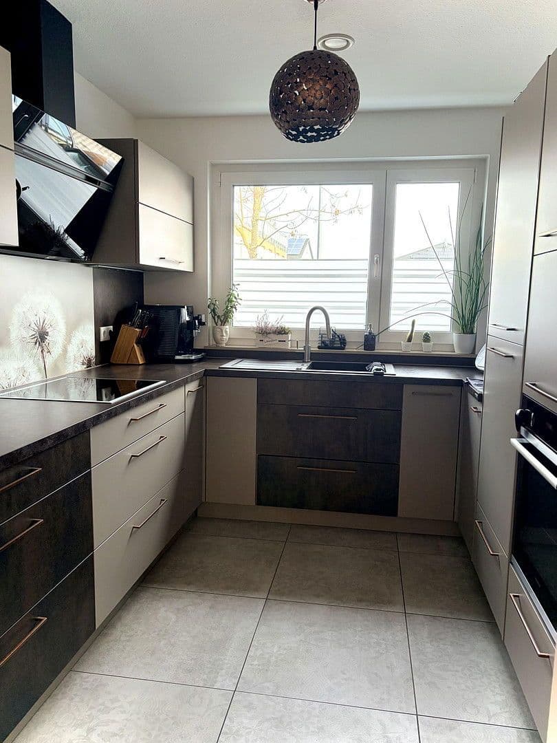 Prodej domu 163 m², pozemek 165 m², Adelsdorf, Bavorsko Prodej domu 163 m², pozemek 165 m², Adelsdorf, Bavorsko