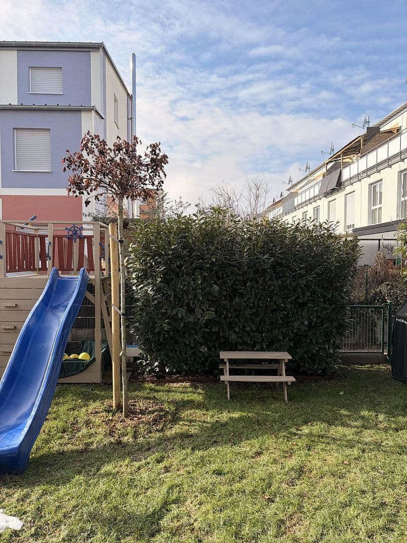 Prodej domu 163 m², pozemek 165 m², Adelsdorf, Bavorsko Prodej domu 163 m², pozemek 165 m², Adelsdorf, Bavorsko