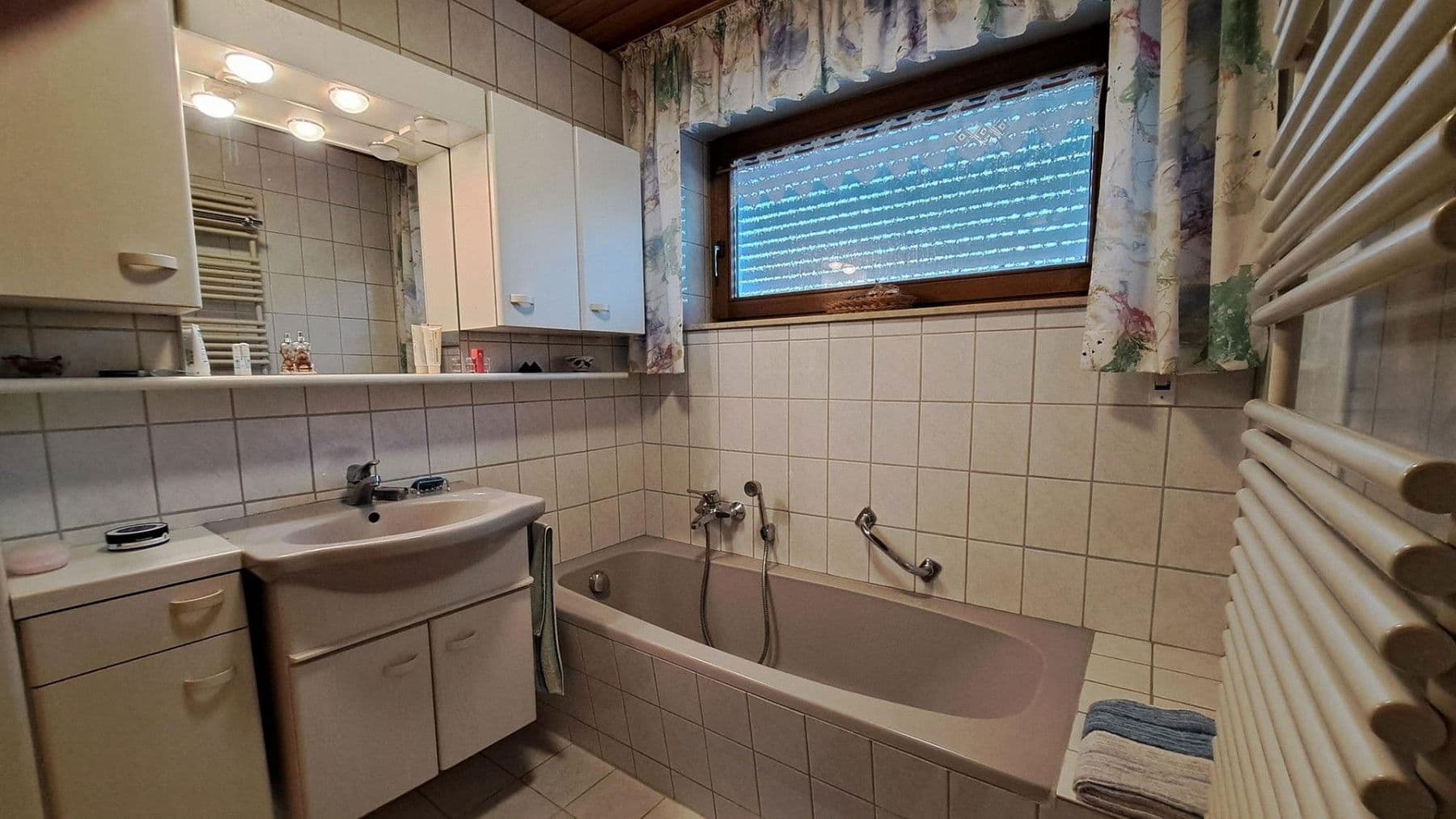 Prodej domu 200 m², pozemek 950 m², Bad Schussenried, Bádensko-Württembersko Prodej domu 200 m², pozemek 950 m², Bad Schussenried, Bádensko-Württembersko