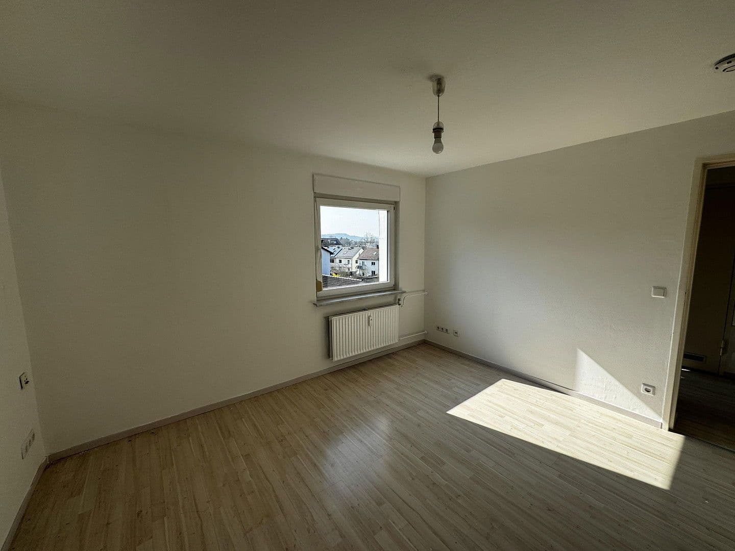 Pronájem bytu 2+1 38 m², Stuttgart, Bádensko-Württembersko Pronájem bytu 2+1 38 m², Stuttgart, Bádensko-Württembersko