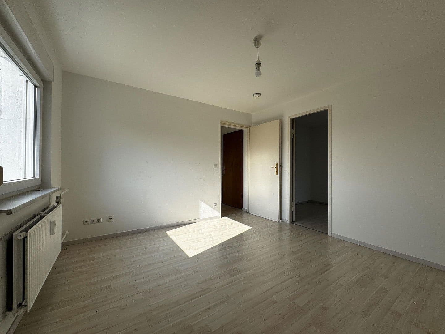 Pronájem bytu 2+1 38 m², Stuttgart, Bádensko-Württembersko Pronájem bytu 2+1 38 m², Stuttgart, Bádensko-Württembersko