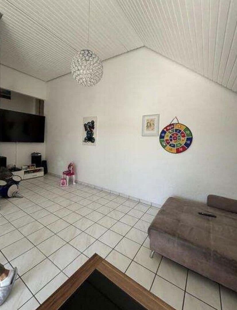 Prodej domu 240 m², pozemek 741 m², Laubenheim, Porýní-Falc Prodej domu 240 m², pozemek 741 m², Laubenheim, Porýní-Falc