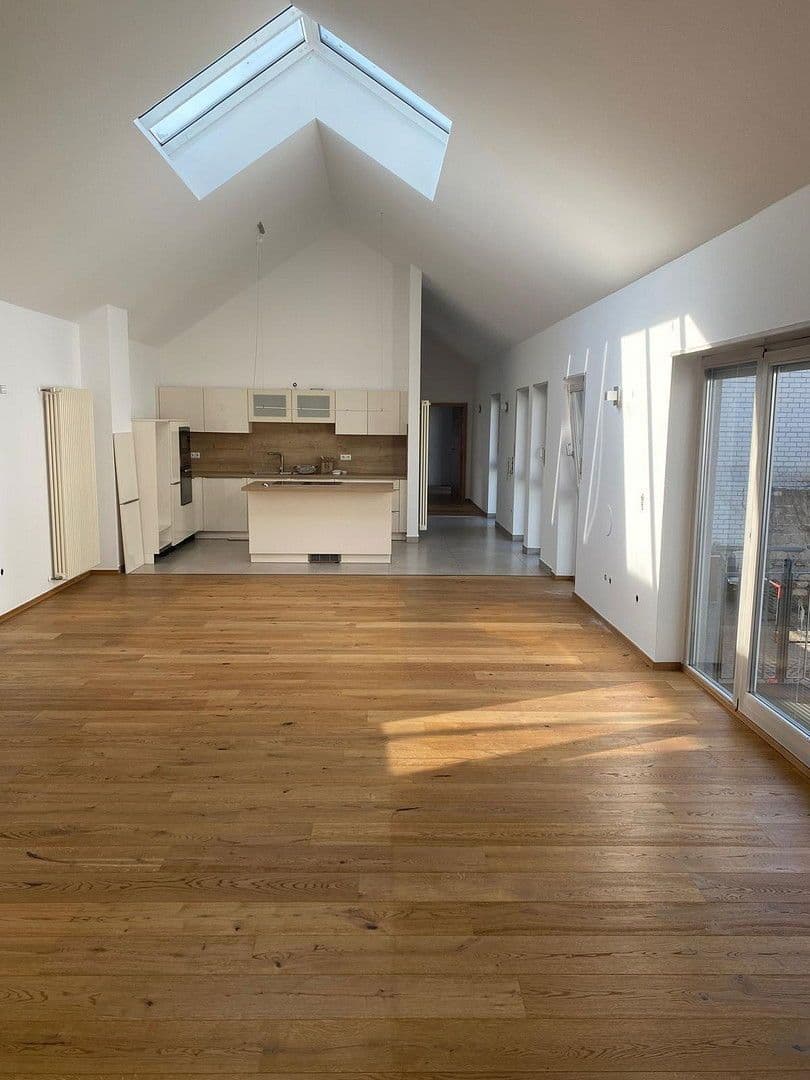 Pronájem bytu 3+1 150 m², Ludwigshafen am Rhein, Porýní-Falc Pronájem bytu 3+1 150 m², Ludwigshafen am Rhein, Porýní-Falc