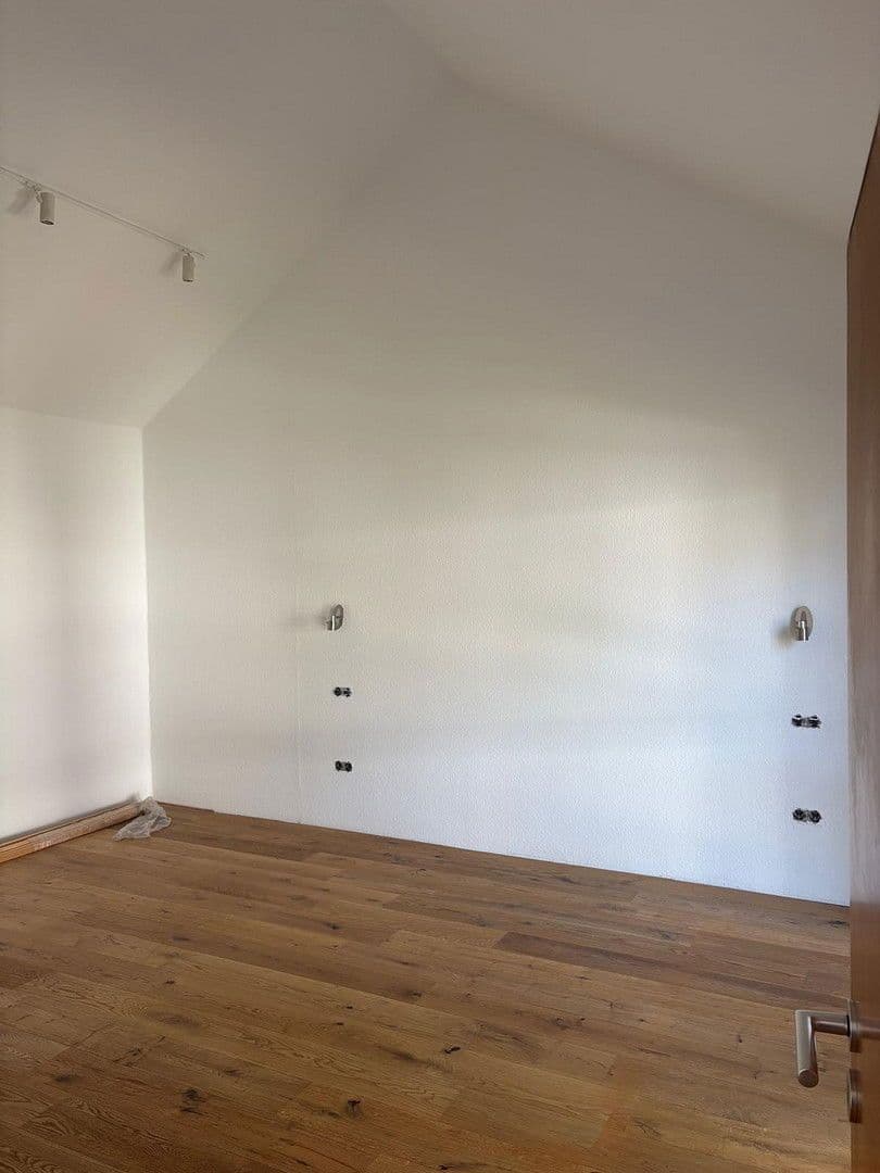 Pronájem bytu 3+1 150 m², Ludwigshafen am Rhein, Porýní-Falc Pronájem bytu 3+1 150 m², Ludwigshafen am Rhein, Porýní-Falc