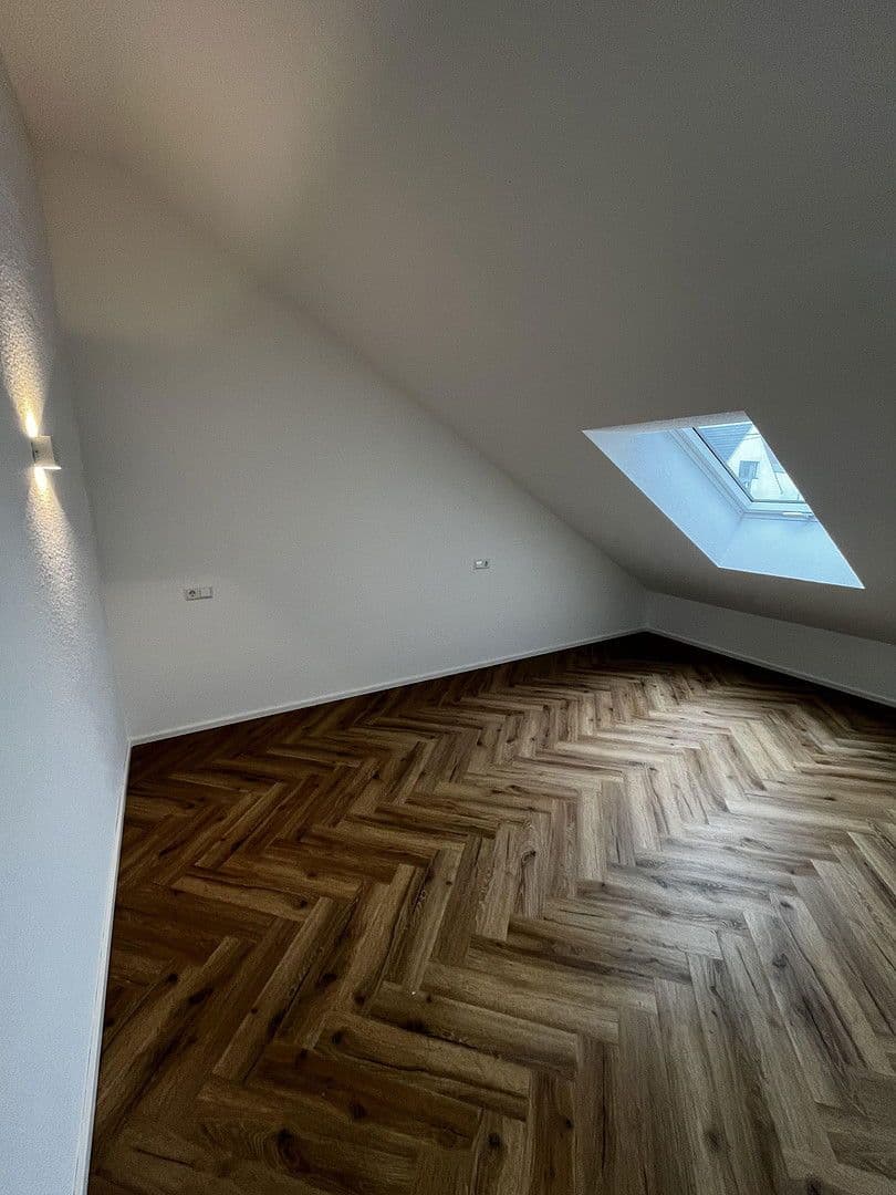 Pronájem bytu 3+1 100 m², Nürtingen, Bádensko-Württembersko Pronájem bytu 3+1 100 m², Nürtingen, Bádensko-Württembersko