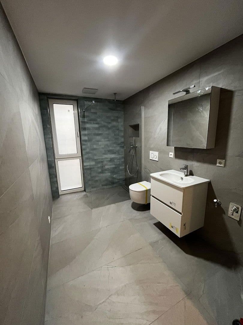 Pronájem bytu 3+1 100 m², Nürtingen, Bádensko-Württembersko Pronájem bytu 3+1 100 m², Nürtingen, Bádensko-Württembersko