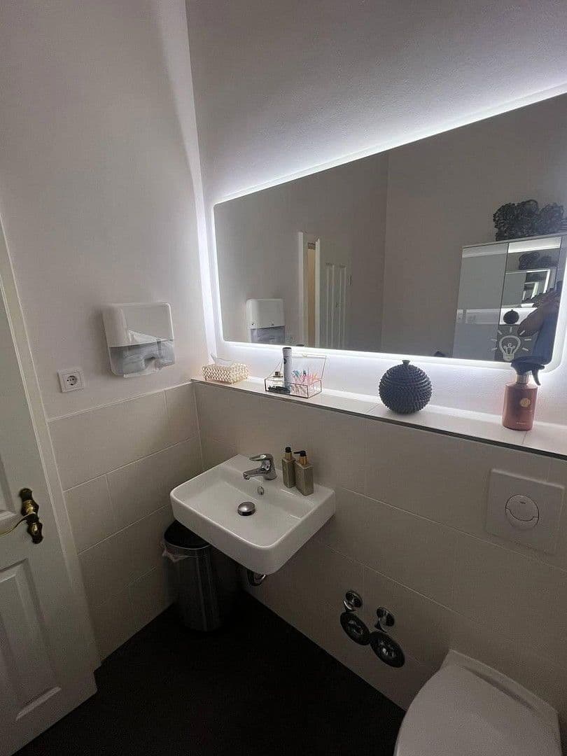 Pronájem kanceláře 87 m², Bregenzerstrasse 10 10707 Berlin, Berlin, Berlín Pronájem kanceláře 87 m², Bregenzerstrasse 10 10707 Berlin, Berlin, Berlín