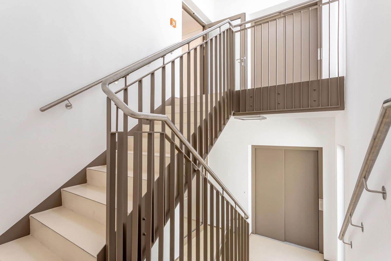 Prodej bytu 3+1 72 m², Hohenstaufenstr. 9, Berlin, Berlín Prodej bytu 3+1 72 m², Hohenstaufenstr. 9, Berlin, Berlín