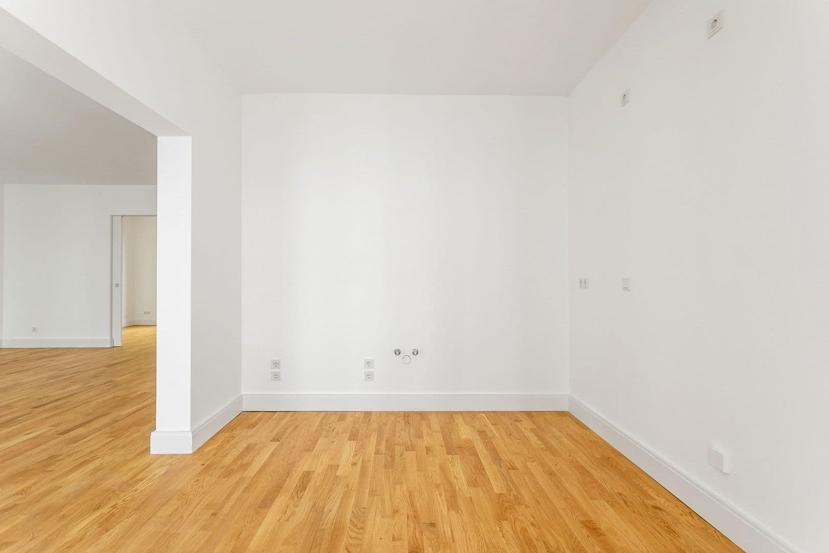 Prodej bytu 4+1 108 m², Hohenstaufenstr. 9, Berlin, Berlín Prodej bytu 4+1 108 m², Hohenstaufenstr. 9, Berlin, Berlín