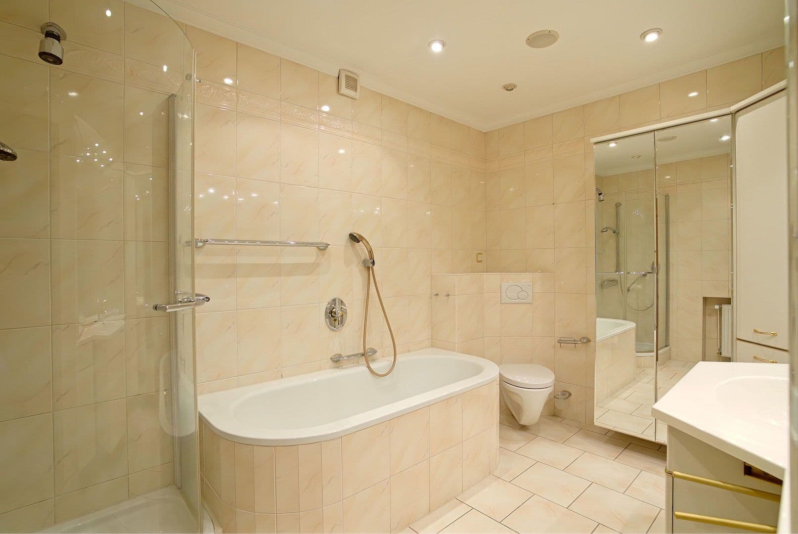 Pronájem bytu 4+1 166 m², Uferallee 16, Bad Bevensen, Dolní Sasko Pronájem bytu 4+1 166 m², Uferallee 16, Bad Bevensen, Dolní Sasko