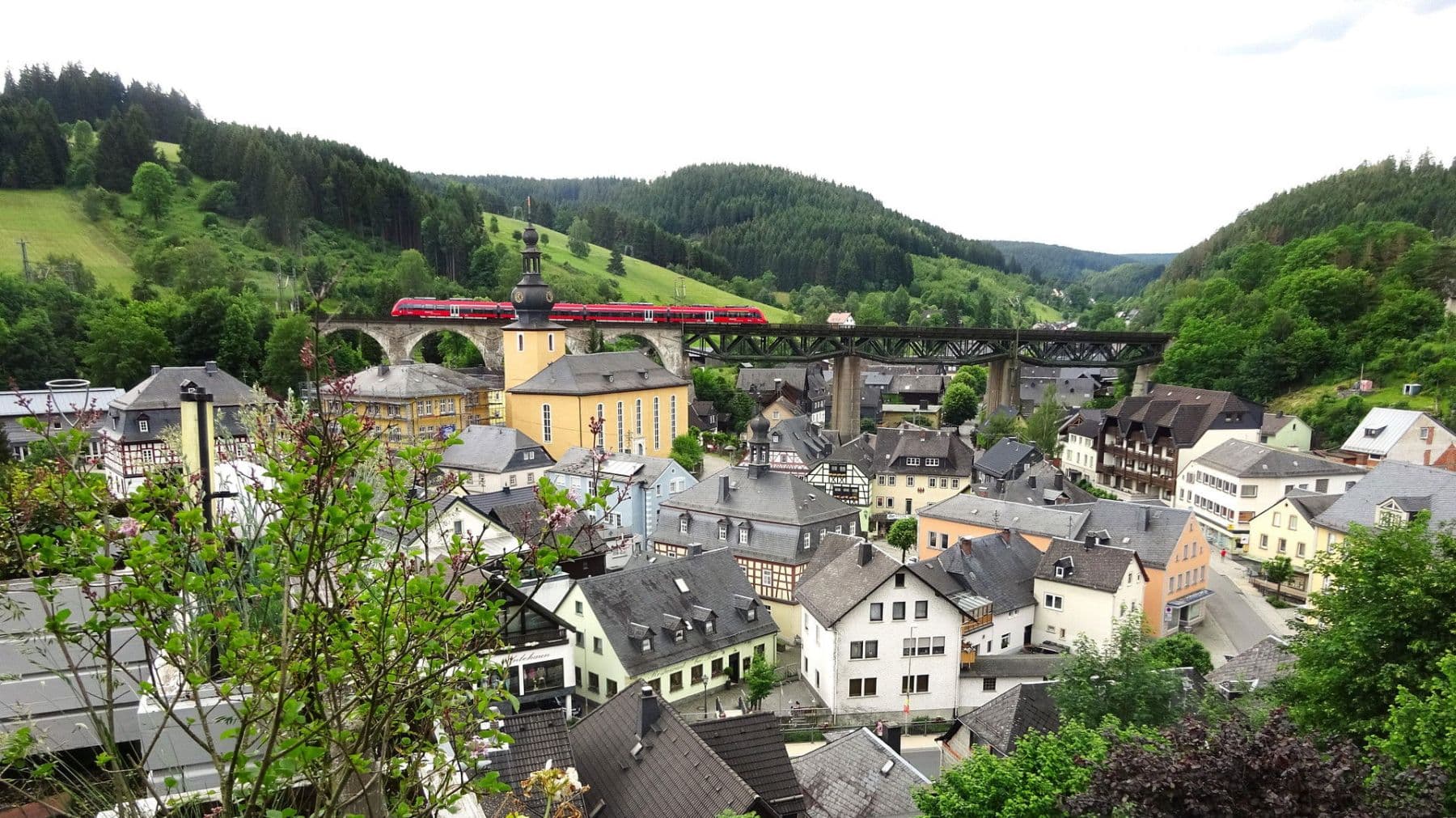 Prodej domu 358 m², pozemek 27.458 m², Gerinneweg 13, Ludwigsstadt, Bavorsko Prodej domu 358 m², pozemek 27.458 m², Gerinneweg 13, Ludwigsstadt, Bavorsko