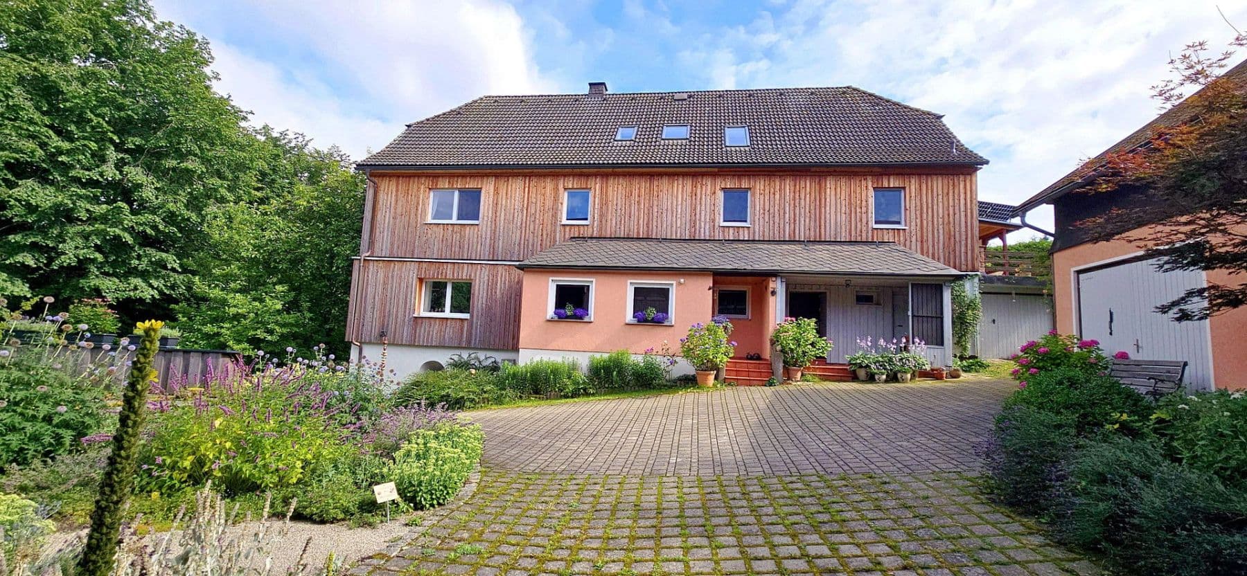 Prodej domu 358 m², pozemek 27.458 m², Gerinneweg 13, Ludwigsstadt, Bavorsko Prodej domu 358 m², pozemek 27.458 m², Gerinneweg 13, Ludwigsstadt, Bavorsko