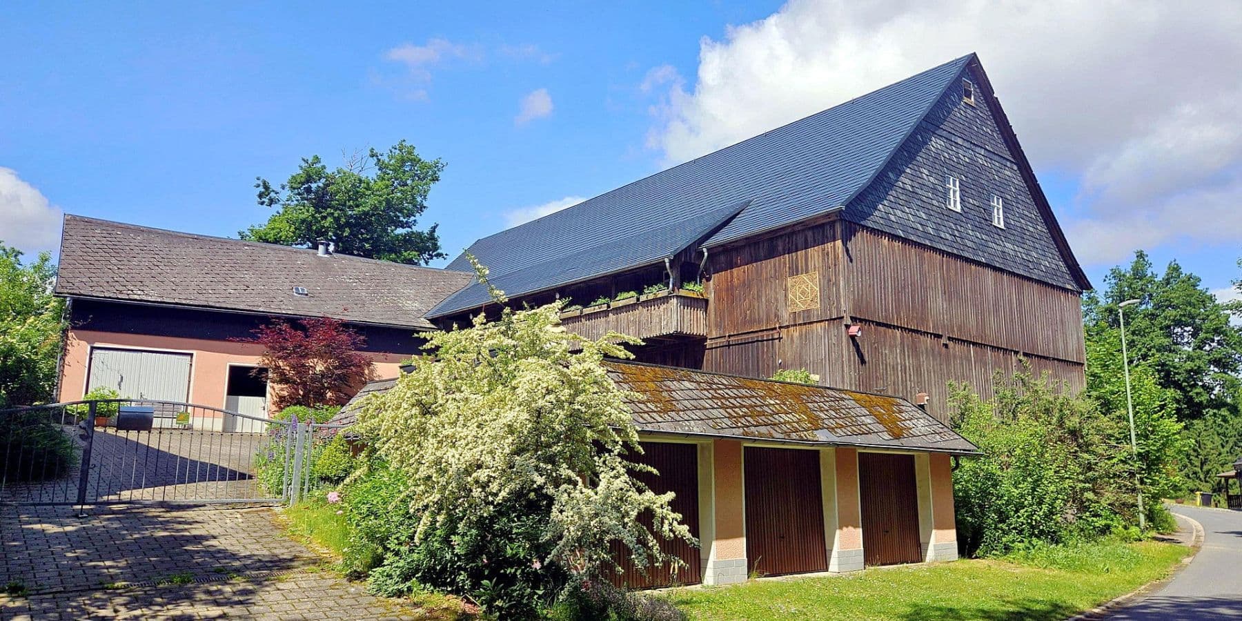 Prodej domu 358 m², pozemek 27.458 m², Gerinneweg 13, Ludwigsstadt, Bavorsko Prodej domu 358 m², pozemek 27.458 m², Gerinneweg 13, Ludwigsstadt, Bavorsko