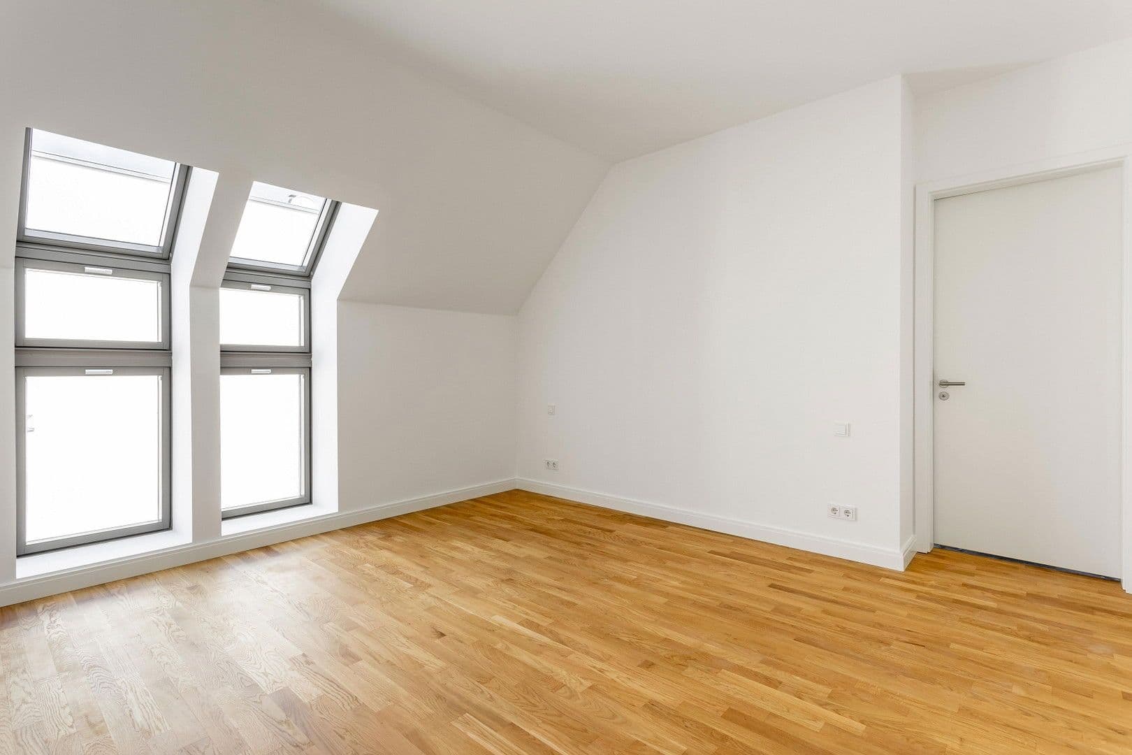 Prodej bytu 4+1 161 m², Hohenstaufenstraße 9, Berlin, Berlín Prodej bytu 4+1 161 m², Hohenstaufenstraße 9, Berlin, Berlín