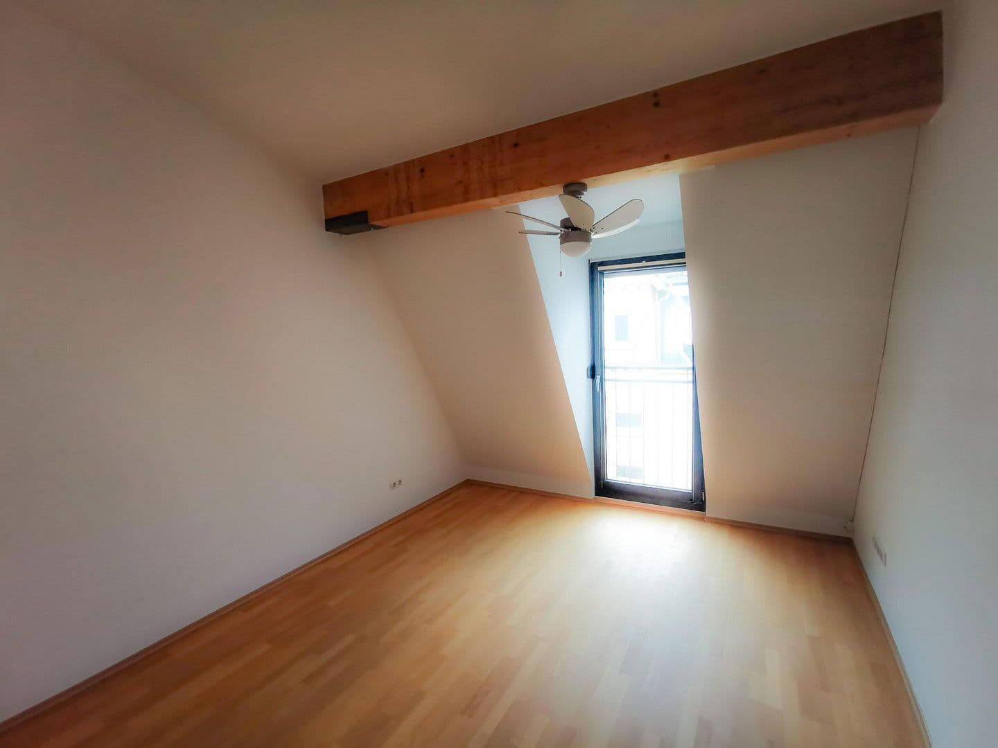 Pronájem bytu 5+1 157 m², Schwarzwaldstraße, Frankfurt, Hessen Pronájem bytu 5+1 157 m², Schwarzwaldstraße, Frankfurt, Hessen