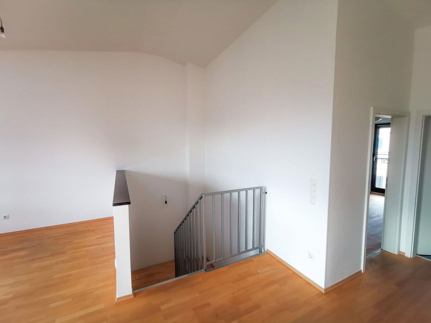 Pronájem bytu 5+1 157 m², Schwarzwaldstraße, Frankfurt, Hessen Pronájem bytu 5+1 157 m², Schwarzwaldstraße, Frankfurt, Hessen