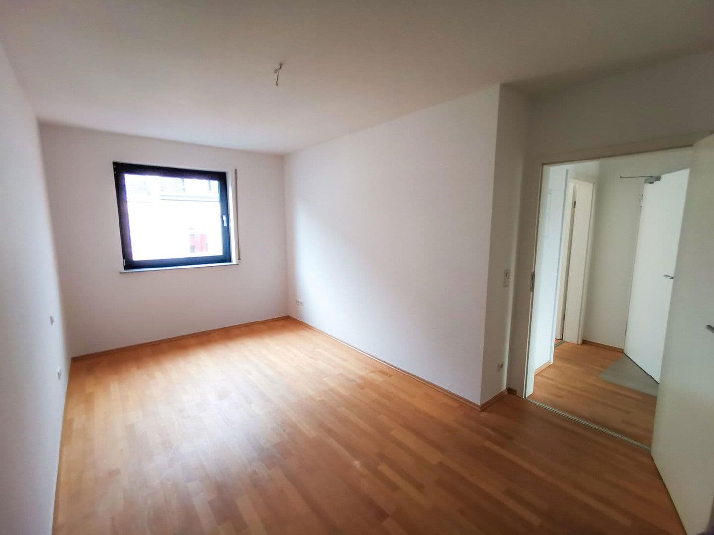 Pronájem bytu 5+1 157 m², Schwarzwaldstraße, Frankfurt, Hessen Pronájem bytu 5+1 157 m², Schwarzwaldstraße, Frankfurt, Hessen