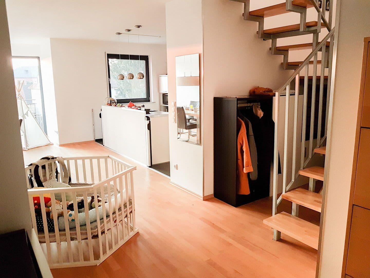 Pronájem bytu 5+1 157 m², Schwarzwaldstraße, Frankfurt, Hessen Pronájem bytu 5+1 157 m², Schwarzwaldstraße, Frankfurt, Hessen