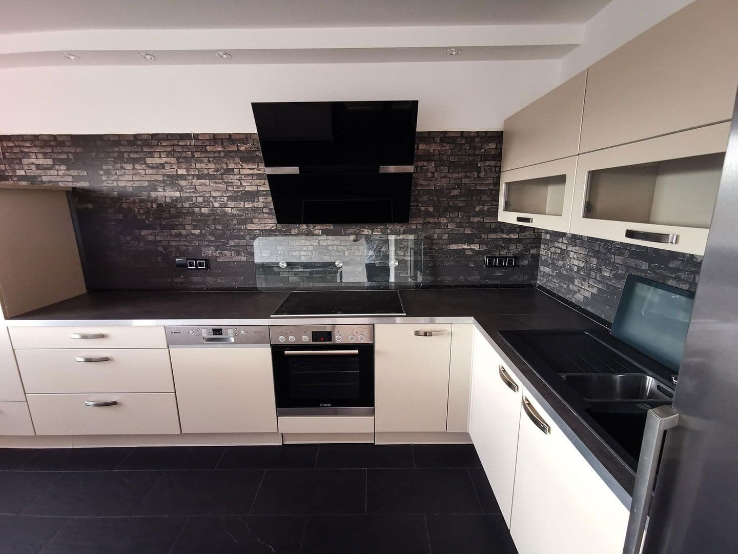 Pronájem bytu 5+1 157 m², Schwarzwaldstraße, Frankfurt, Hessen Pronájem bytu 5+1 157 m², Schwarzwaldstraße, Frankfurt, Hessen