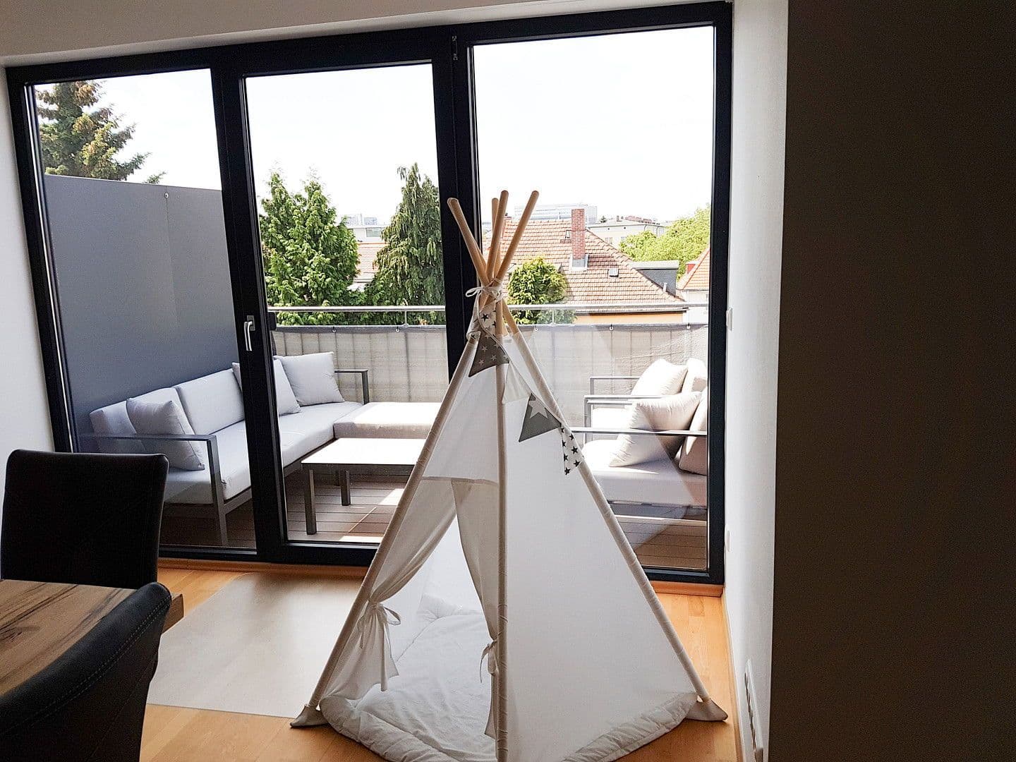 Pronájem bytu 5+1 157 m², Schwarzwaldstraße, Frankfurt, Hessen Pronájem bytu 5+1 157 m², Schwarzwaldstraße, Frankfurt, Hessen