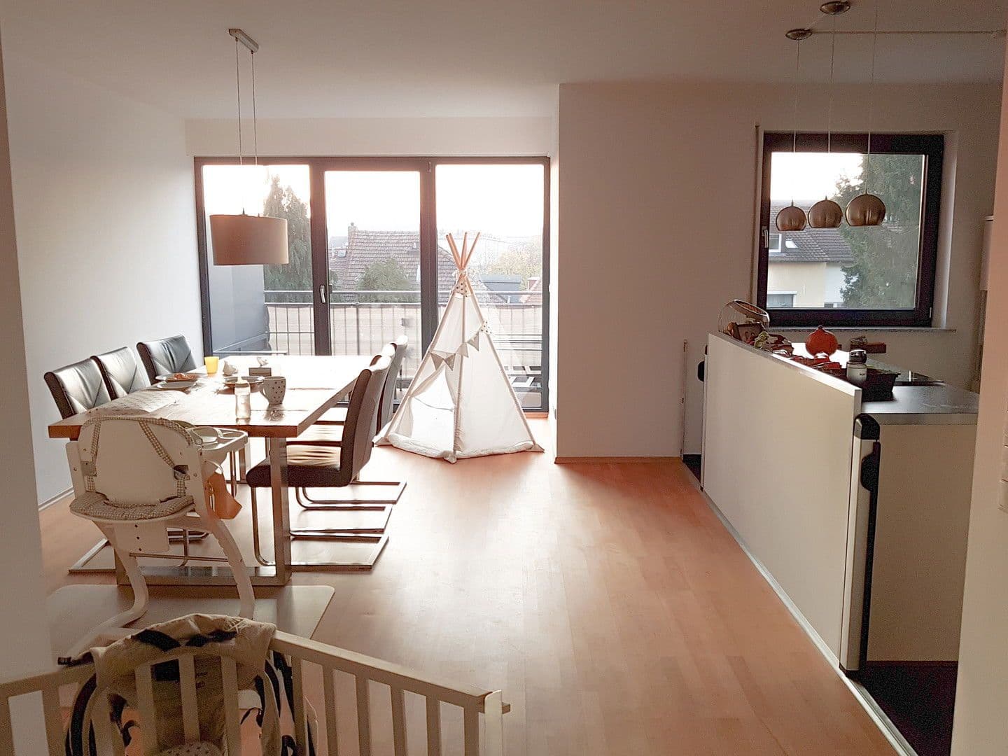 Pronájem bytu 5+1 157 m², Schwarzwaldstraße, Frankfurt, Hessen Pronájem bytu 5+1 157 m², Schwarzwaldstraße, Frankfurt, Hessen