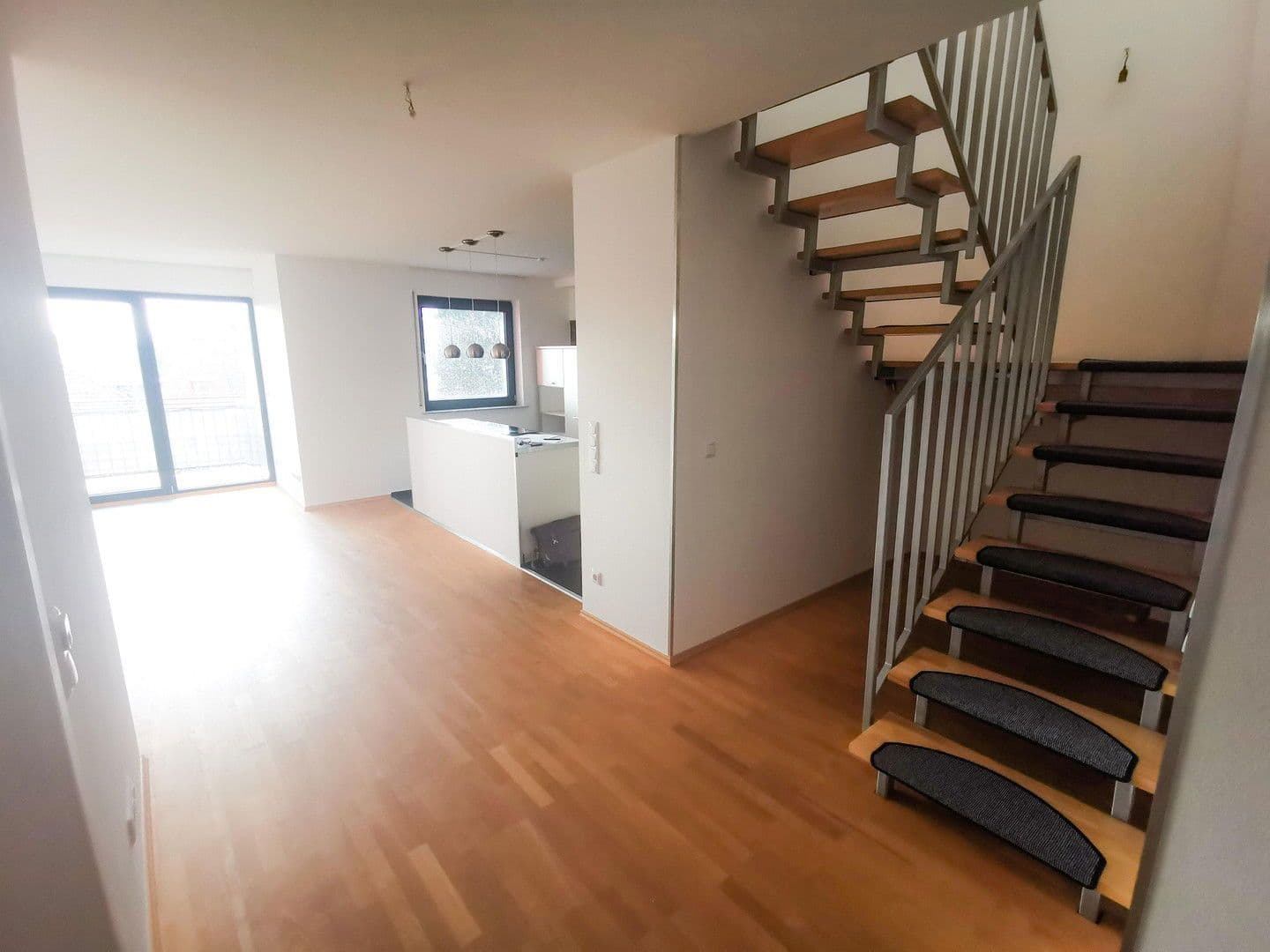 Pronájem bytu 5+1 157 m², Schwarzwaldstraße, Frankfurt, Hessen Pronájem bytu 5+1 157 m², Schwarzwaldstraße, Frankfurt, Hessen