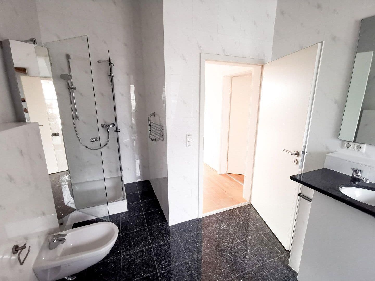 Pronájem bytu 5+1 157 m², Schwarzwaldstraße, Frankfurt, Hessen Pronájem bytu 5+1 157 m², Schwarzwaldstraße, Frankfurt, Hessen