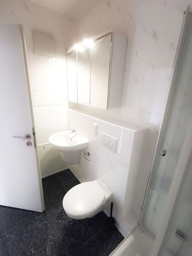 Pronájem bytu 5+1 157 m², Schwarzwaldstraße, Frankfurt, Hessen Pronájem bytu 5+1 157 m², Schwarzwaldstraße, Frankfurt, Hessen