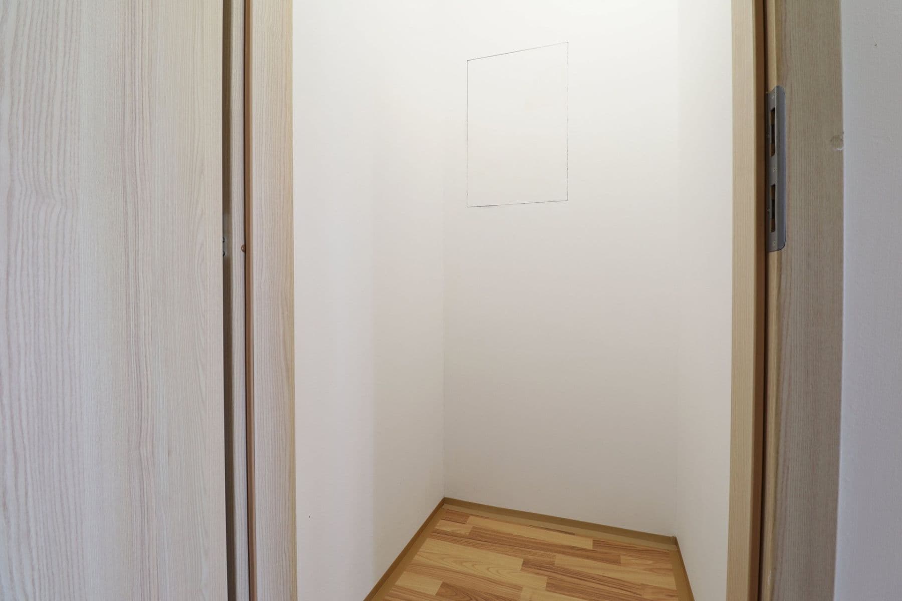 Pronájem bytu 1+kk 33 m², Freyova, Praha, Praha Pronájem bytu 1+kk 33 m², Freyova, Praha, Praha