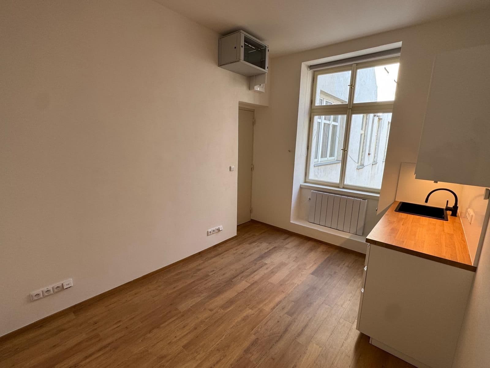 Pronájem kanceláře 27 m², Jungmannova, Praha, Praha Pronájem kanceláře 27 m², Jungmannova, Praha, Praha