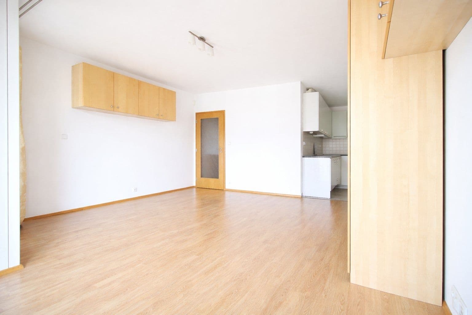 Pronájem bytu 1+kk 38 m², Zubrnická, Praha, Praha Pronájem bytu 1+kk 38 m², Zubrnická, Praha, Praha