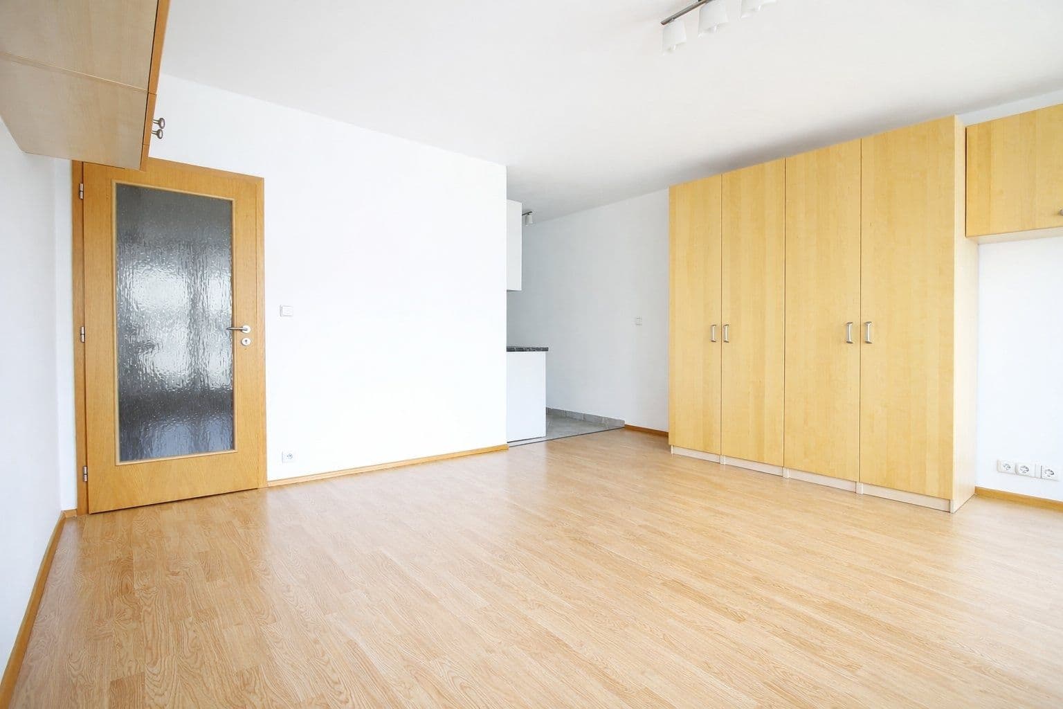 Pronájem bytu 1+kk 38 m², Zubrnická, Praha, Praha Pronájem bytu 1+kk 38 m², Zubrnická, Praha, Praha