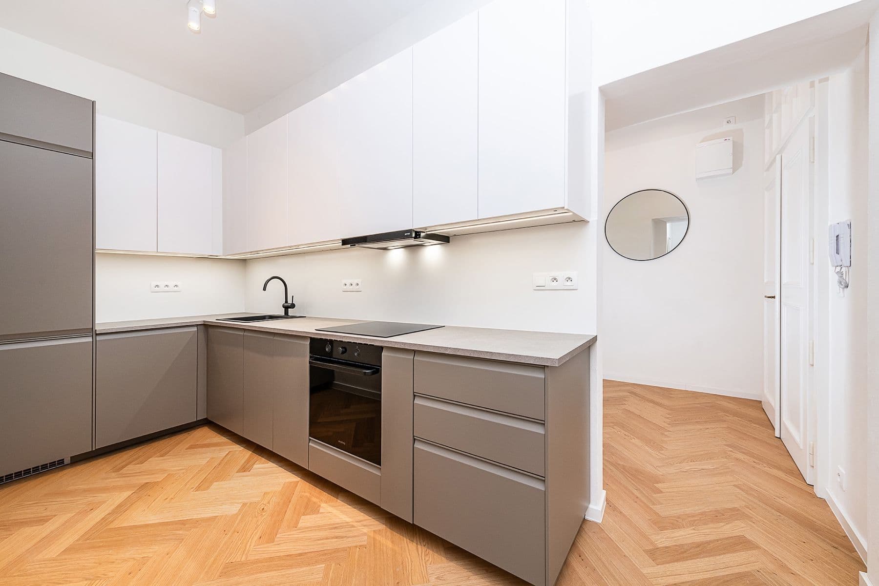 Prodej bytu 3+kk 81 m², Ukrajinská, Praha, Praha Prodej bytu 3+kk 81 m², Ukrajinská, Praha, Praha