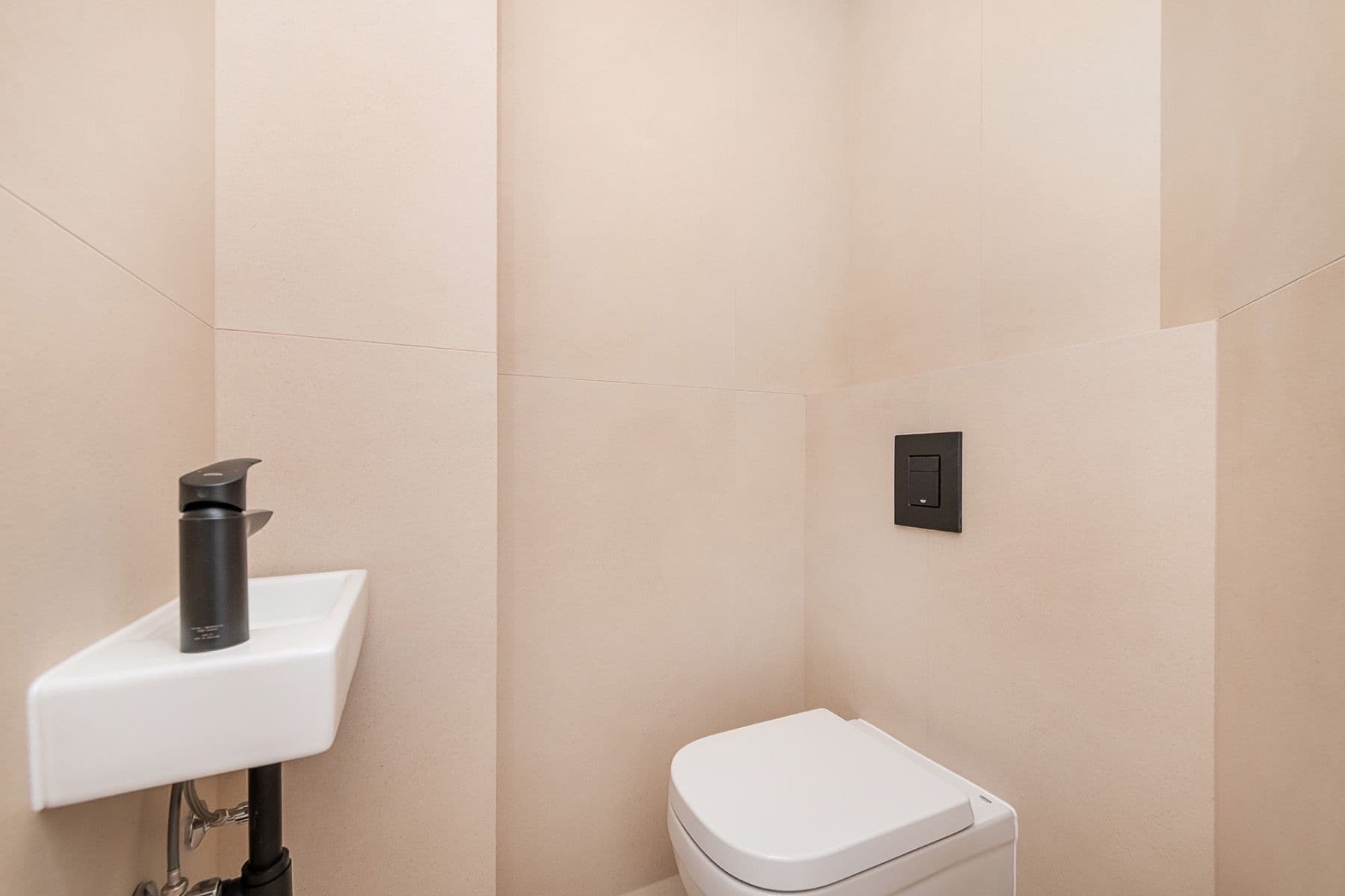Prodej bytu 3+kk 81 m², Ukrajinská, Praha, Praha Prodej bytu 3+kk 81 m², Ukrajinská, Praha, Praha