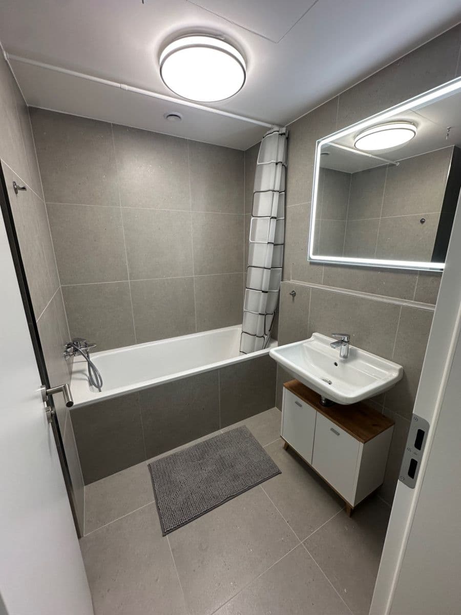 Pronájem bytu 2+1 44 m², Bratislava - mestská časť Staré Mesto, Bratislavský kraj Pronájem bytu 2+1 44 m², Bratislava - mestská časť Staré Mesto, Bratislavský kraj