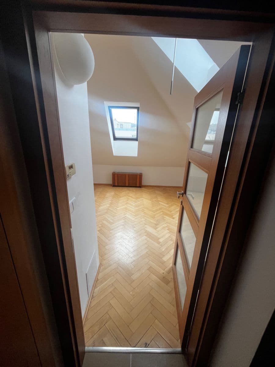 Pronájem bytu 2+1 60 m², Jeremenkova, Praha, Praha Pronájem bytu 2+1 60 m², Jeremenkova, Praha, Praha