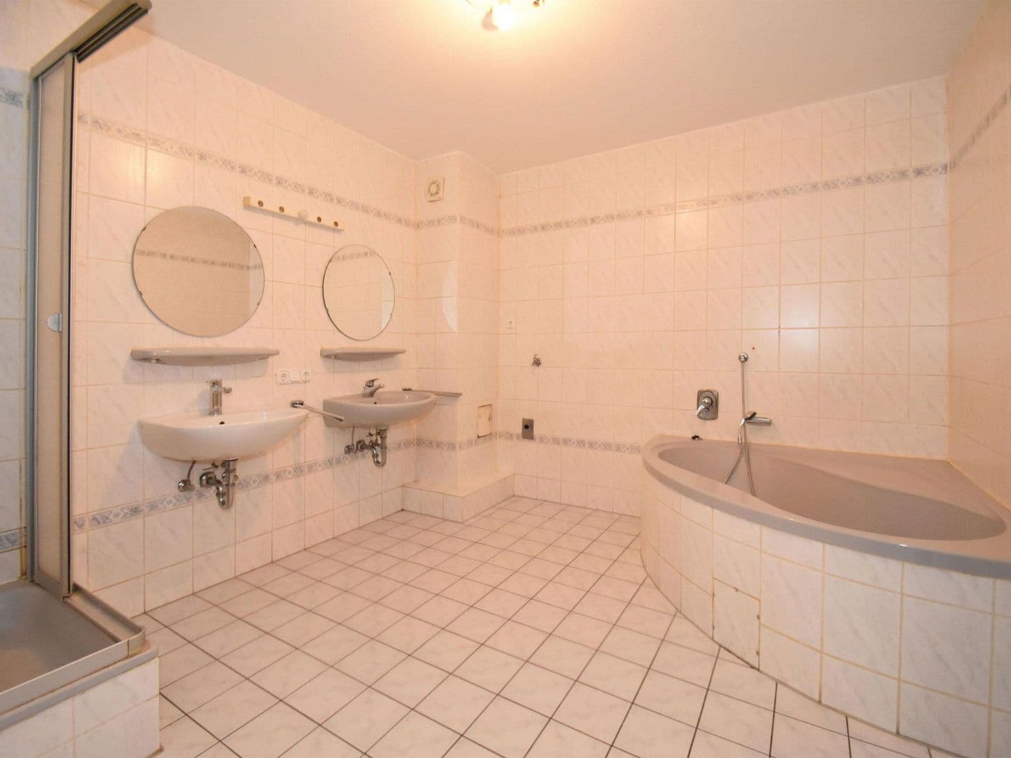 Pronájem bytu 5+1 175 m², Pohlheim, Hessen Pronájem bytu 5+1 175 m², Pohlheim, Hessen