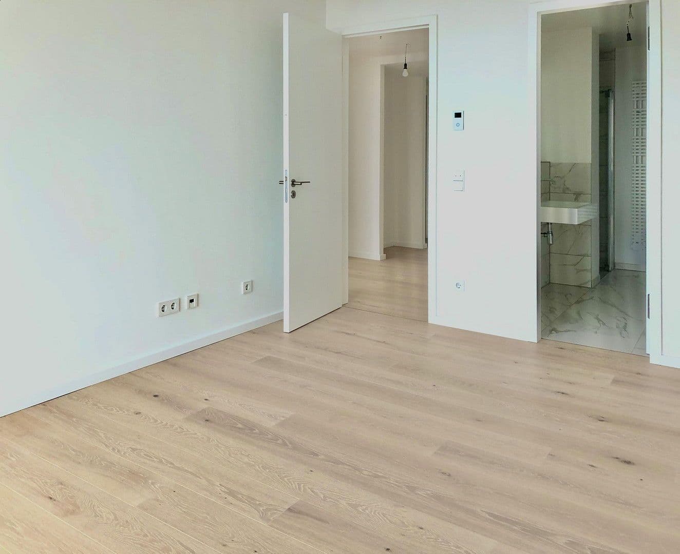 Pronájem bytu 3+1 82 m², Europa-Allee 2, Frankfurt am Main, Hessen Pronájem bytu 3+1 82 m², Europa-Allee 2, Frankfurt am Main, Hessen