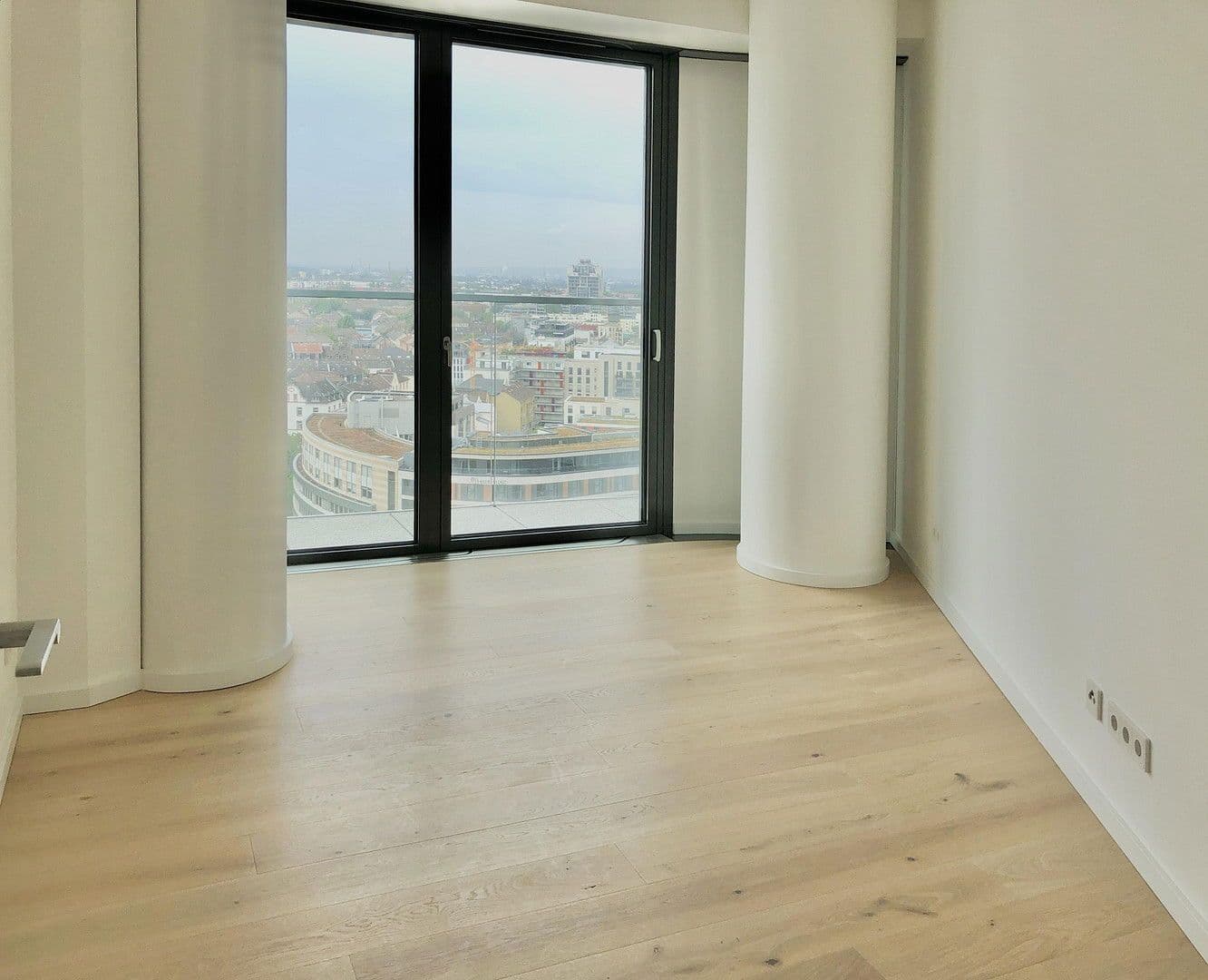 Pronájem bytu 3+1 82 m², Europa-Allee 2, Frankfurt am Main, Hessen Pronájem bytu 3+1 82 m², Europa-Allee 2, Frankfurt am Main, Hessen