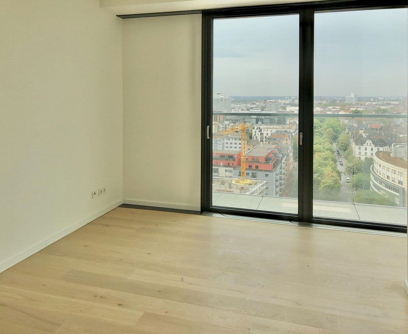 Pronájem bytu 3+1 82 m², Europa-Allee 2, Frankfurt am Main, Hessen Pronájem bytu 3+1 82 m², Europa-Allee 2, Frankfurt am Main, Hessen